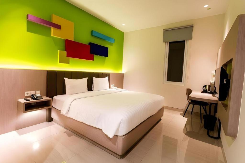 Zoom Dharmahusada Hotel Surabaia Exterior foto