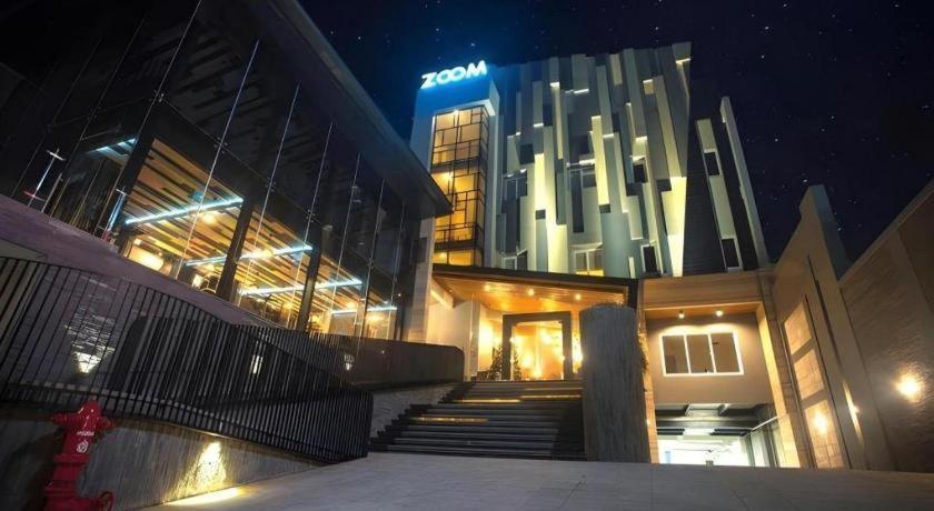 Zoom Dharmahusada Hotel Surabaia Exterior foto